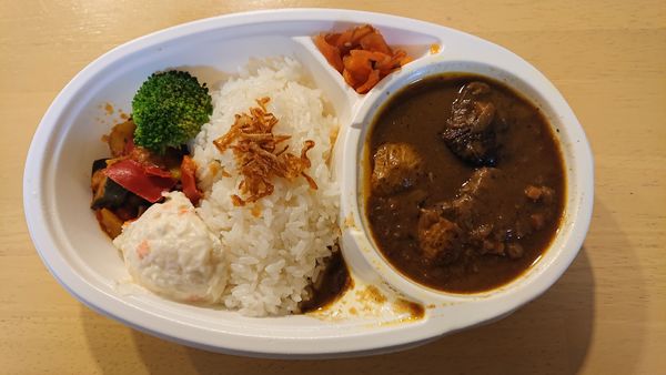 「（テイクアウト）ビーフカレー　１１００円」@T-ONE CAFEの写真