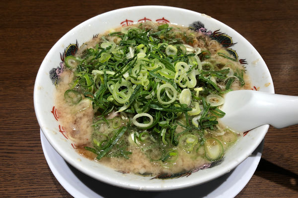 「ラーメン(背脂、ネギ多め)+豚キムチ定食」@来来亭 坂戸店の写真