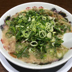 ラーメン(背脂、ネギ多め)+豚キムチ定食