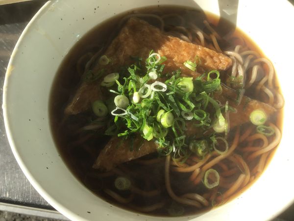 「きつねそば350円」@富士見そば 下りホーム店の写真