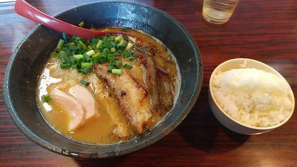 「鶏のせﾗｰﾒﾝ」@麺屋つららの写真