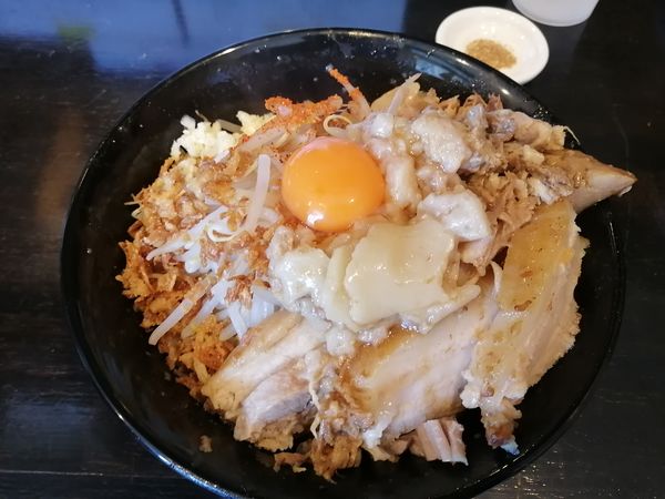 「汁なし＋豚まし」@麺屋 豚他の写真