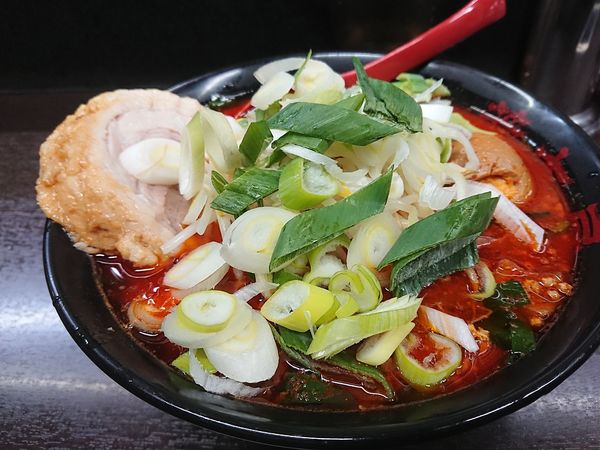 「台湾ラーメン 辛玉子 ネギ チャーシュー」@元祖旨辛系タンメン 荒木屋の写真