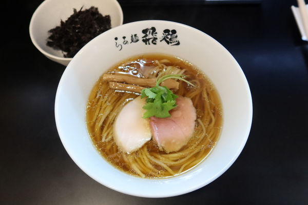 「鶏そば￥６８０＋バラのり￥１００」@らぁ麺 飛鶏の写真