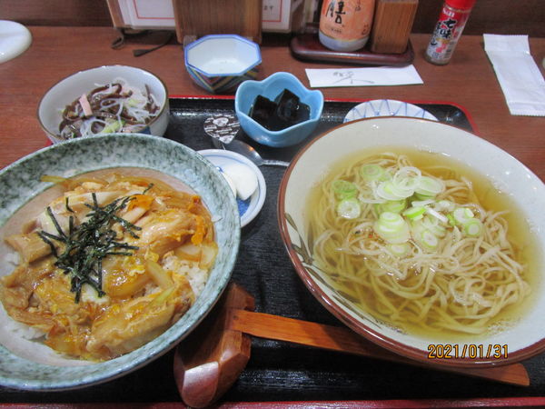 「温蕎麦と親子丼set 900円」@そば処 初味の写真