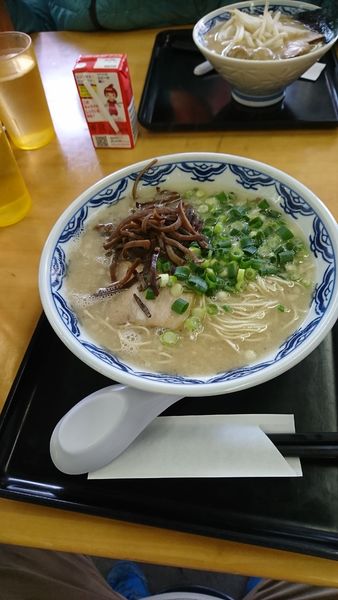 「ラーメン600円替え玉無料4個」@由丸製麺所の写真
