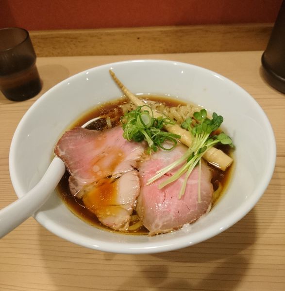 「醤油らーめん大盛 手揉み麺」@地鶏らーめん とりじの写真
