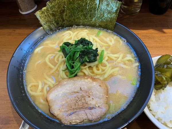 「とんこつ味噌ラーメン（季節限定）＋サービスライス」@横浜家系ラーメン 巣鴨家の写真
