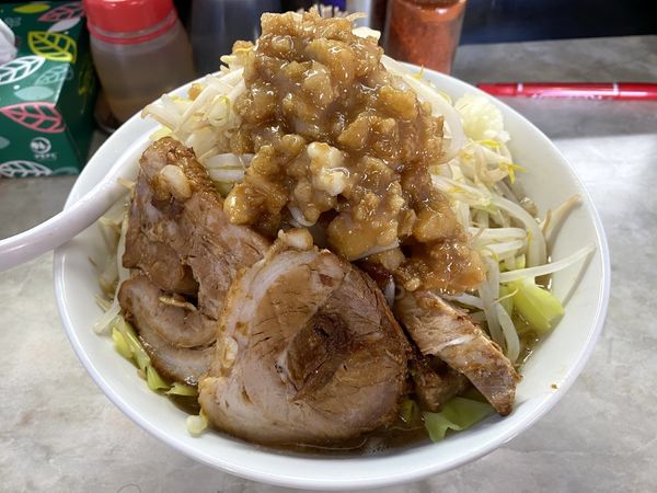 「幸せラーメン ８００円 ※アブラ・ヤサイ・ニンニク少」@自家製ラーメン麺屋ラッキーの写真