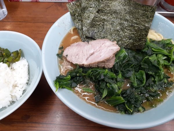「ほうれん草らーめん（中）」@横浜ラーメン 武蔵家 成増店の写真