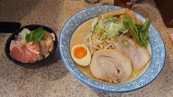 「味噌ラーメン 870円 + レアチャーシュー丼 210円」@麺処 かつ善の写真