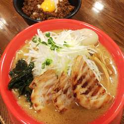 特製海老味噌＋ピリ辛そぼろ丼