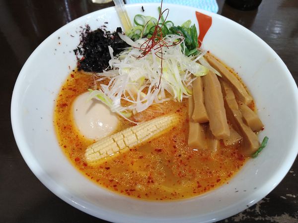 「赤唐コク塩 メンマ 燻製味玉」@麺や 魁星の写真