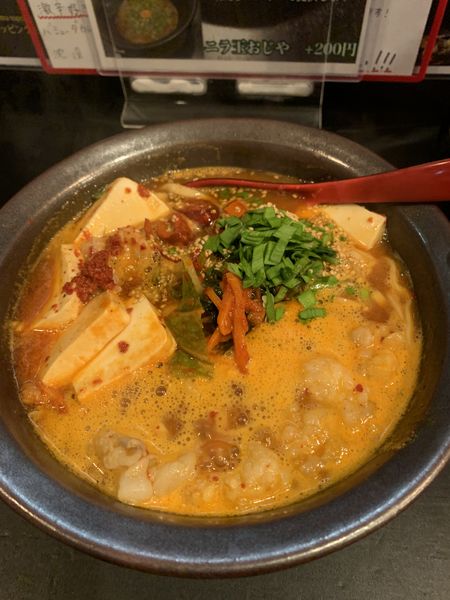 「ジャージー牛の辛もつ キムチチゲ風煮込みラーメン」@房総式ラーメン JINRIKISENの写真