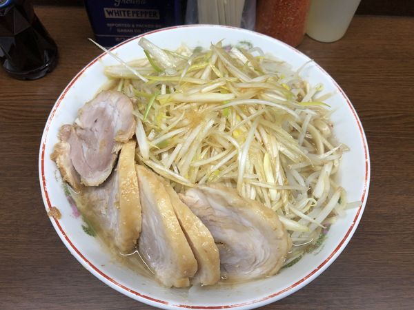 「らーめん小、ぶたとねぎトッピング」@ラーメン二郎 横浜関内店の写真