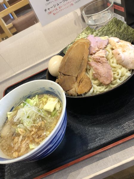 「【月曜日限定】特製とんづけ中盛り（平打ち麺に変更）」@やまのうち製麺の写真