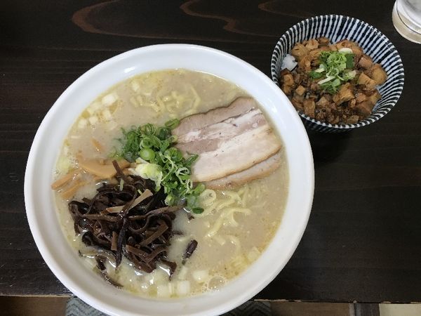 「鶏塩そば大盛り＋豚めし小」@ひかり食堂の写真