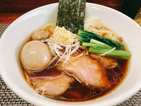 「特製ワンタン生姜手もみ麺 生醤油」@麺や 睡蓮の写真