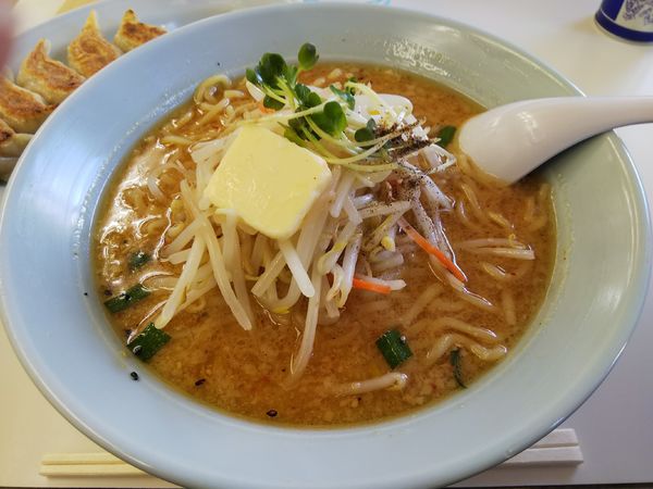 「みそバター　餃子：サービス券」@くるまやラーメン 松本渚店の写真