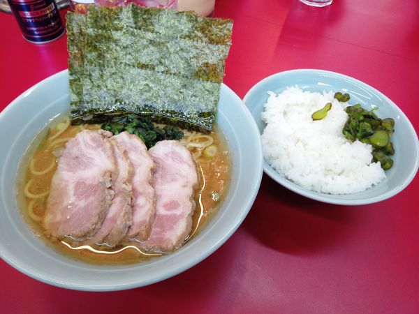「チャーシュー麺並８５０円　硬め、濃いめ、多め」@横浜ラーメン 武蔵家 大宮店の写真