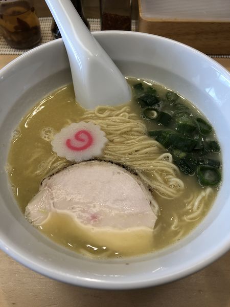 「鶏塩らーめん750円」@ラーメン屋 つるんの写真