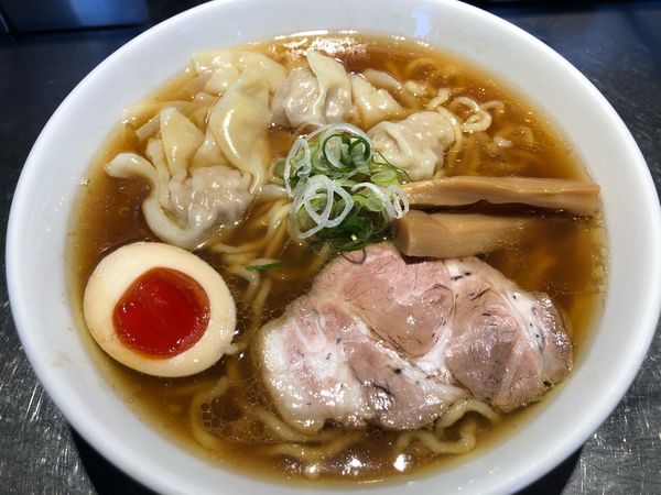 「ワンタン麺大盛900円+100円」@自家製麺 らあめん吟の写真