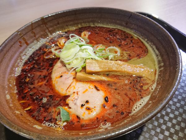 「辛煮干らーめん 750円」@八甲田麺業Rの写真