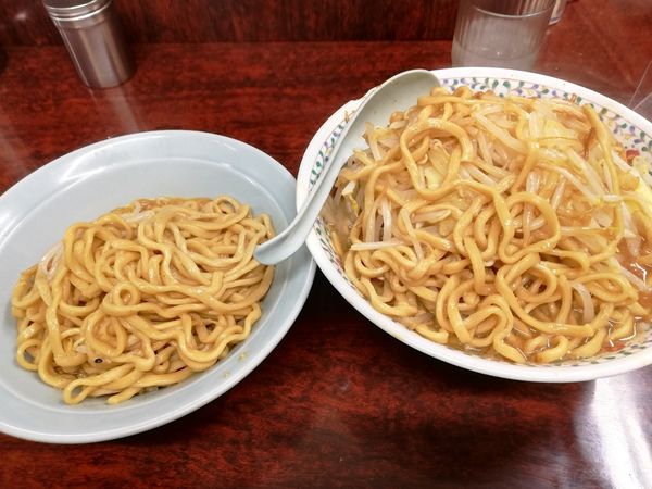 「ラーメン小つけ900円　生卵50円」@ラーメン二郎 めじろ台店の写真