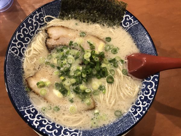 「塩とんこつ」@博多ラーメン 鶴亀堂 緑神の倉店の写真