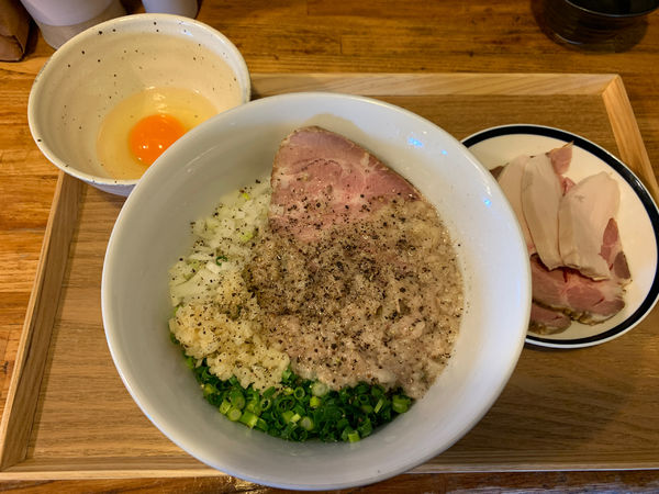 「背脂とニンニクの混ぜそば」@中華蕎麦 はざまの写真