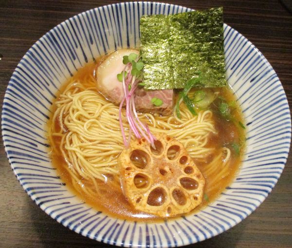 「黒系中華そば　500円※オープン記念　通常800円」@中華そば 糸の写真