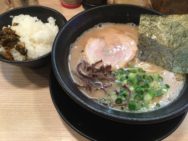 「らーめん(¥680+ライス・替玉1玉無料)」@九州とんこつらーめん ひらさわの写真