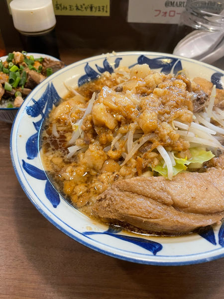 「ラーメン並　ニンニクアブラ（＋豚メシ）」@豪麺MARUKOの写真
