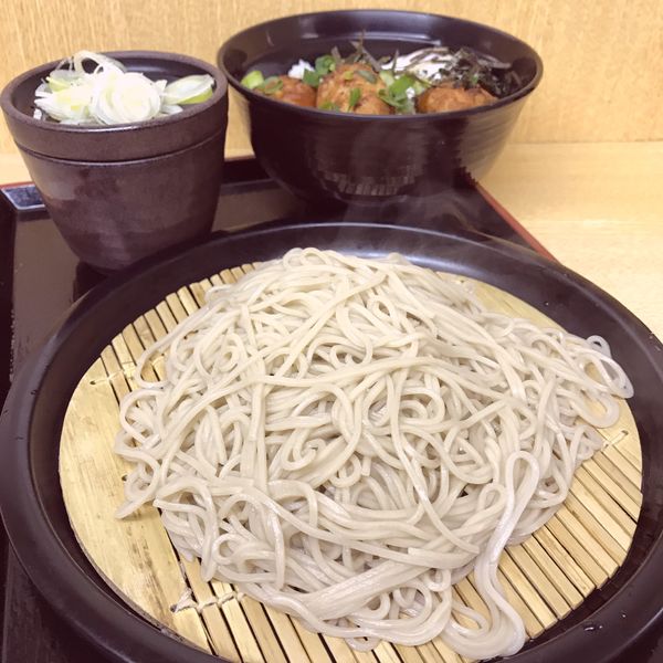 「【期間限定】つくね温玉丼セット（￥650）＋そば大盛（クーポ」@ゆで太郎 南大井店の写真