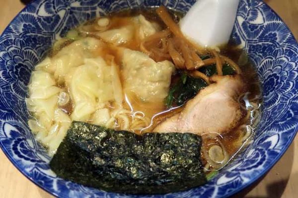 「ワンタン麺　650円」@肉厚わんたん麺と手作り焼売 ら麺亭 浅草支店の写真