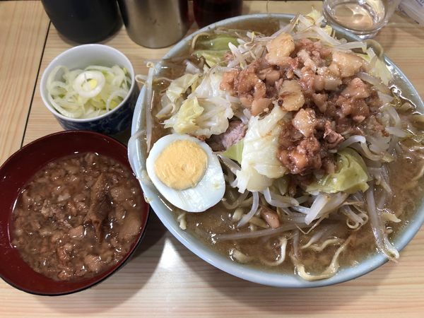 「ラーメン（普通350g）＋アブラ、ネギ」@ラーメン富士丸 明治通り都電梶原店の写真