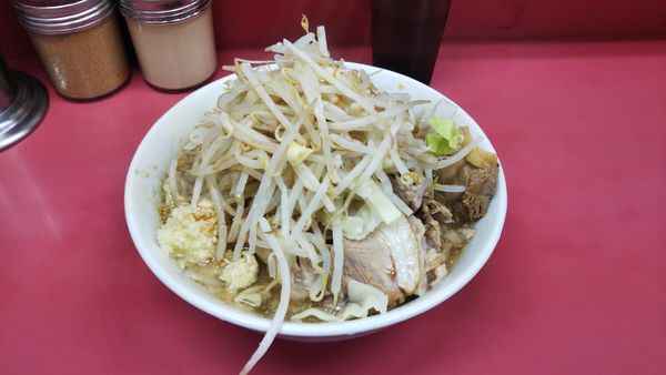 「麺半分、ブタ追加」@ラーメン二郎 小岩店の写真
