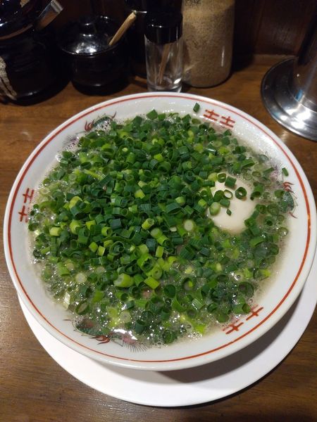 「豚骨ﾗｰﾒﾝ+味玉+ﾈｷﾞ+替え玉２回 ｷｸﾗｹﾞ抜き」@ラーメン池田の写真