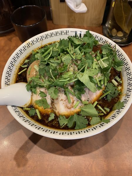 「スパイス・ラーメン特製、パクチー」@スパイス・ラー麺 卍力 秋葉原店の写真