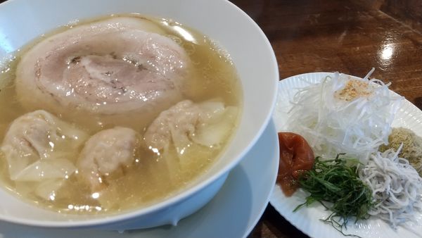 「梅塩ラーメン＋エビワンタン3個」@創作麺工房 鳴龍の写真