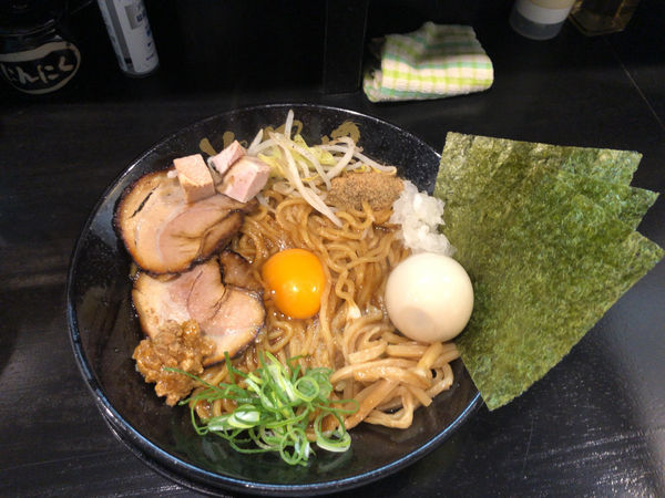 「特製まぜそば(大盛) + 豚飯