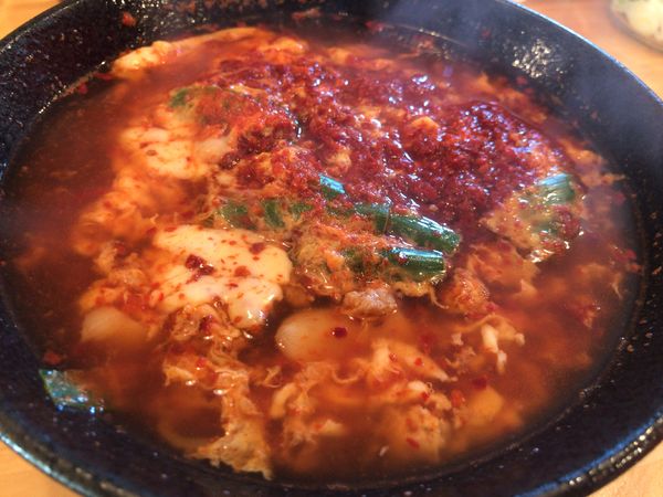 「辛麺13辛（玉子麺）880円+チーズ」@辛麺屋 輪 福島店の写真