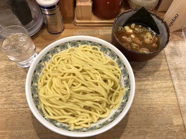 「つけ麺(あつもり)　大盛り　820円」@つけ麺屋 やすべえ 新宿店の写真
