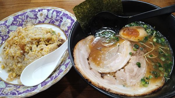 「Ａセット　とんこつラーメン、半チャーハン」@ラーメン 秀華の写真