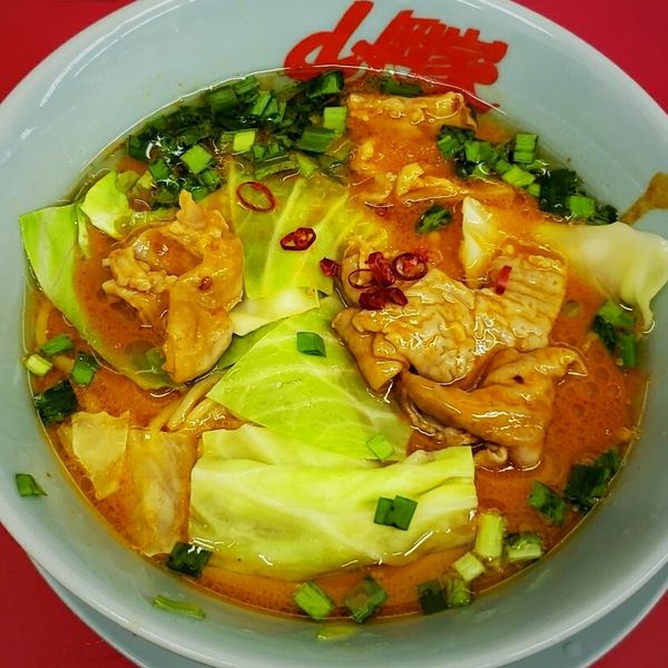 「【期間限定】極旨もつ味噌ラーメン ９１０円」@ラーメン山岡家 水戸南店の写真