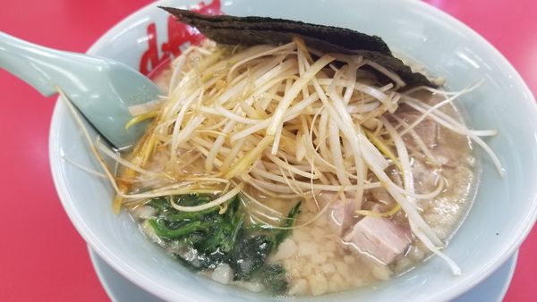 「醤油ネギラーメン　背脂変更　コロチャーシュートッピング」@山岡家 松本店の写真