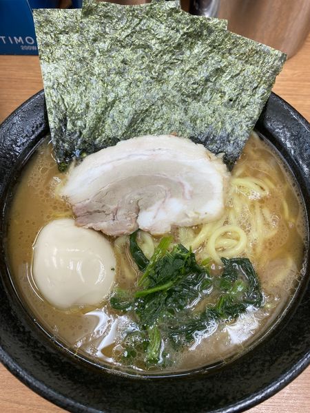 「ラーメン＋半熟味玉」@横浜らーめん 若武者の写真