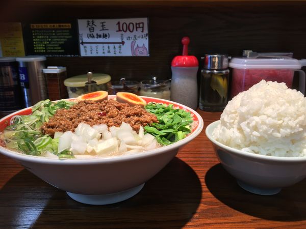 「濃厚ラーメン赤+ライス大」@ラーメンかなやの写真