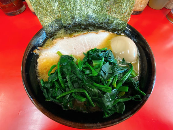 「ラーメン並¥700、半熟卵¥100、れんそう¥200」@田上家の写真