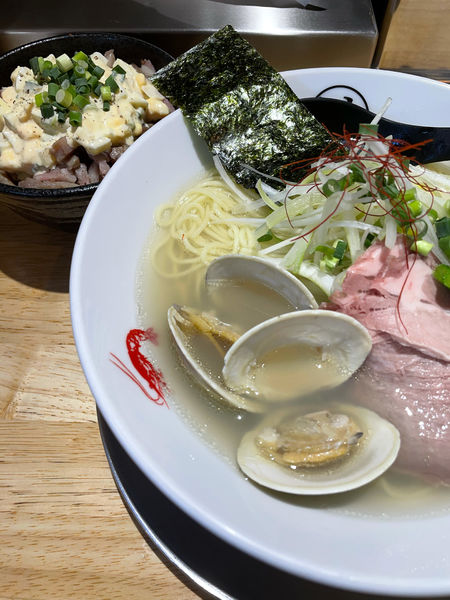 「塩ラーメン（大盛）＋チャーシュータルタル丼」@ウミのチカラの写真